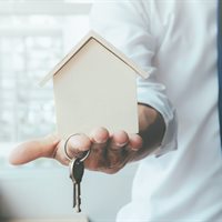 hand-agent-with-home-in-palm-and-key-on-finger-e1646392520432.jpg